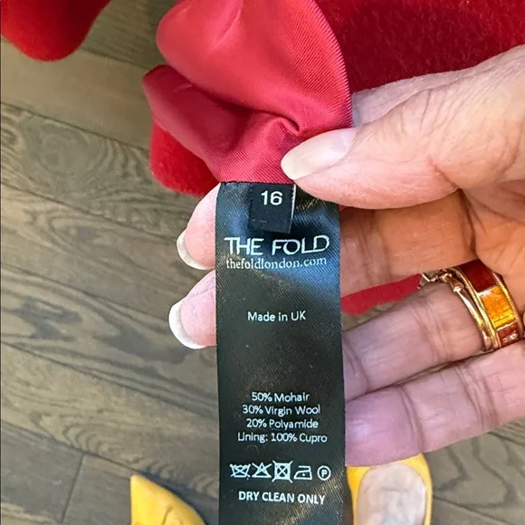 Beautiful red wool coat. - Picture 10 of 12